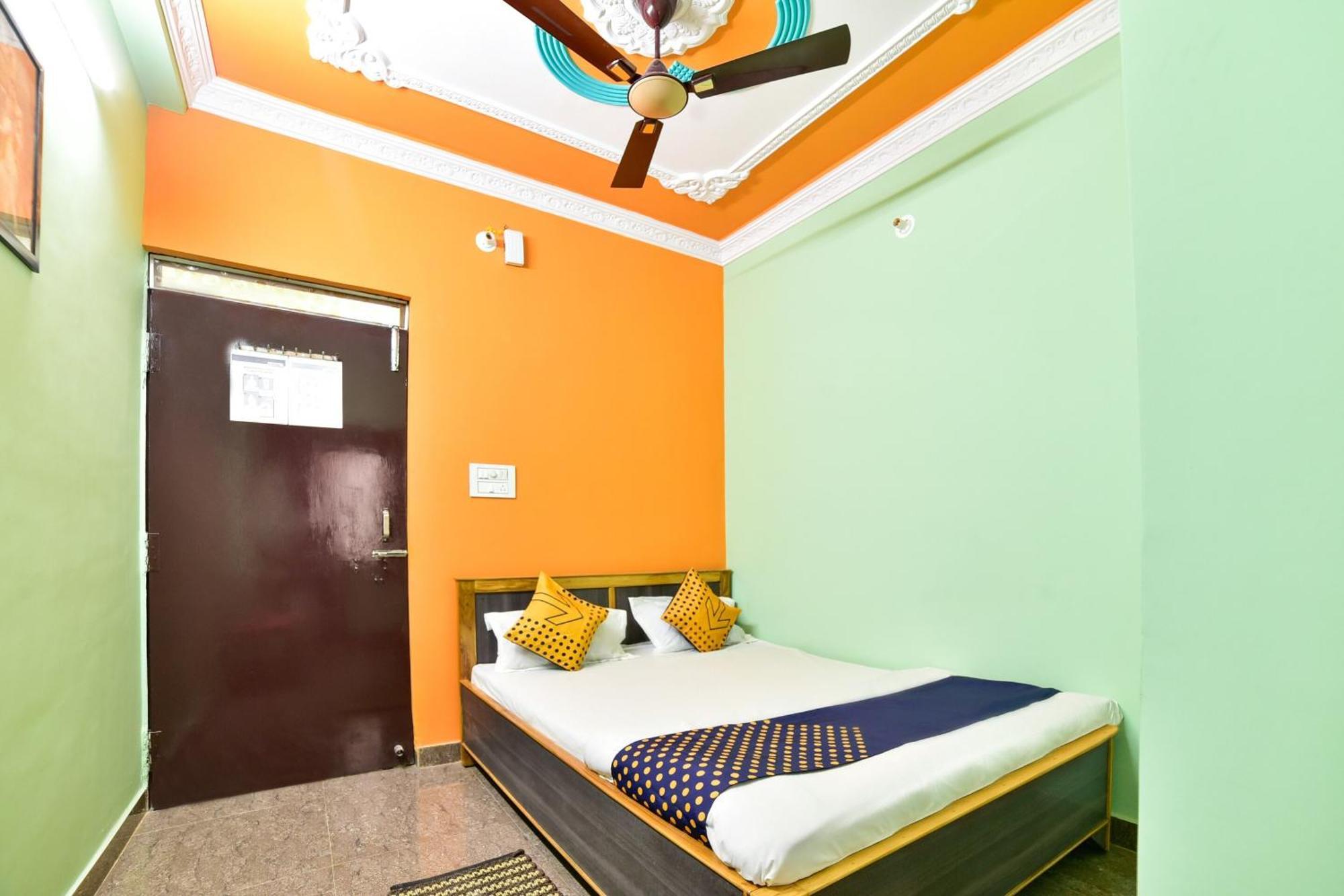 Spot On Devlok Guest House Patna  Exterior photo